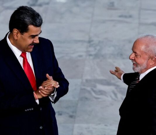 Lula diz que nenhum presidente tem que dar palpite na Venezuela