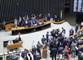 Quinze dos dezoito deputados pelo Maranhão votam pela aprovação da PEC da Blindagem