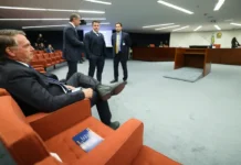 Defesa de Jair Bolsonaro cita cerceamento de defesa e pede revisão da pena do ex-presidente