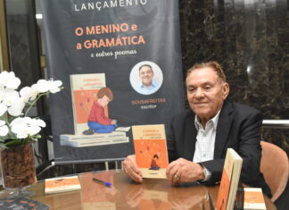Noite de autógrafos de obra literária no Teatro do Sesc em São Luís