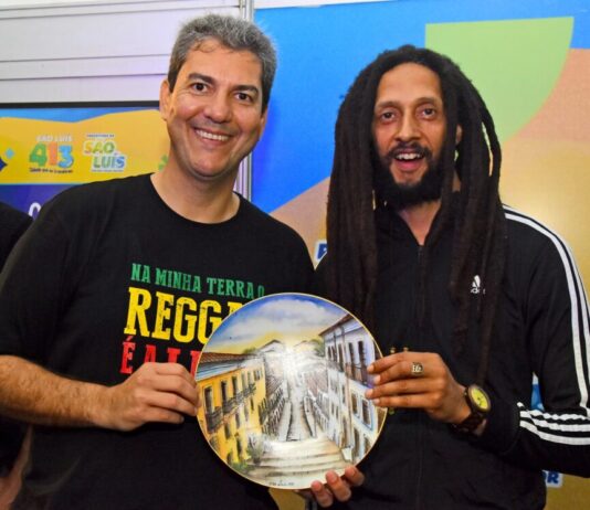Braide com o britânico Juian Marley, filho do lendário jamaicano Bob Marley