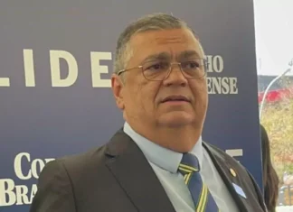Flávio Dino defende regulação da Inteligência Artificial e diz que dosimetria cabe ao Congresso