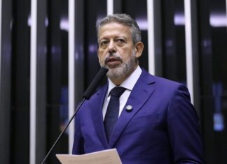 Câmara aprova projeto que isenta do Imposto de Renda quem ganha R$ 5 mil por mês