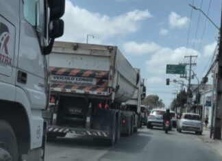 Manhã de sábado com trânsito carregado em algumas avenidas de São Luís