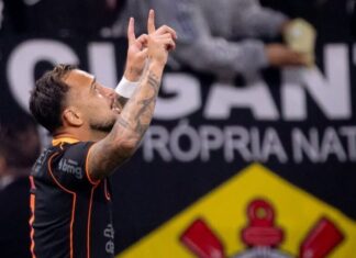 Corinthians vence Atlético Mineiro com um belo gol de Maycon e vai ao 12º lugar