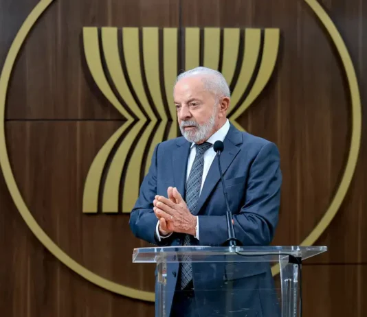 Lula quer discutir com Trump punição dada a ministros do STF