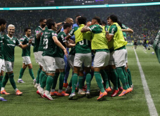 Palmeiras se isola na liderança do Brasileirão após goleada sobre o Juventude