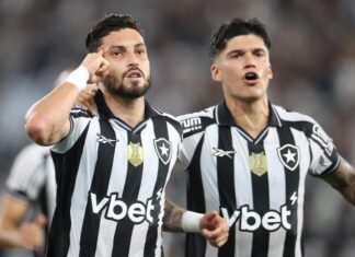 Botafogo vence clássico carioca diante do Vasco da Gama e se aproxima do G4