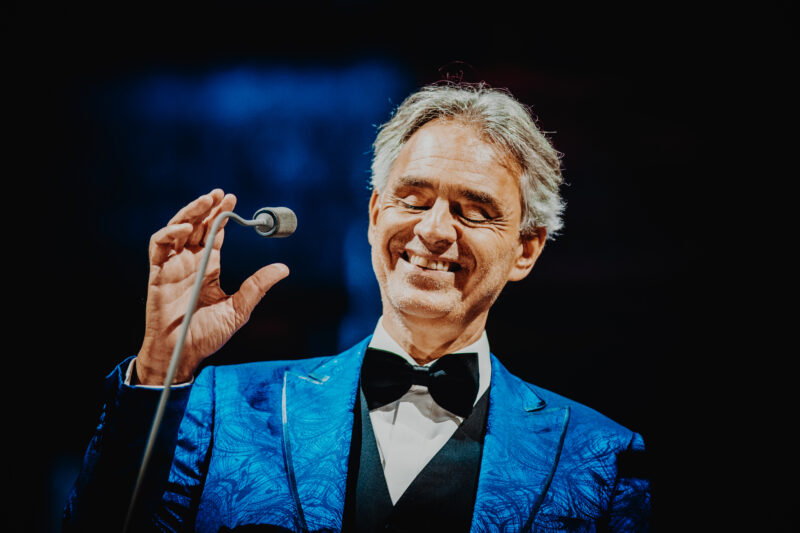 Show de Andrea Bocelli em São Paulo terá ingresso “meia para baixa renda” a R 2,3 mil Show de Andrea Bocelli em São Paulo terá ingresso “meia para baixa renda” a R 2,3 mil